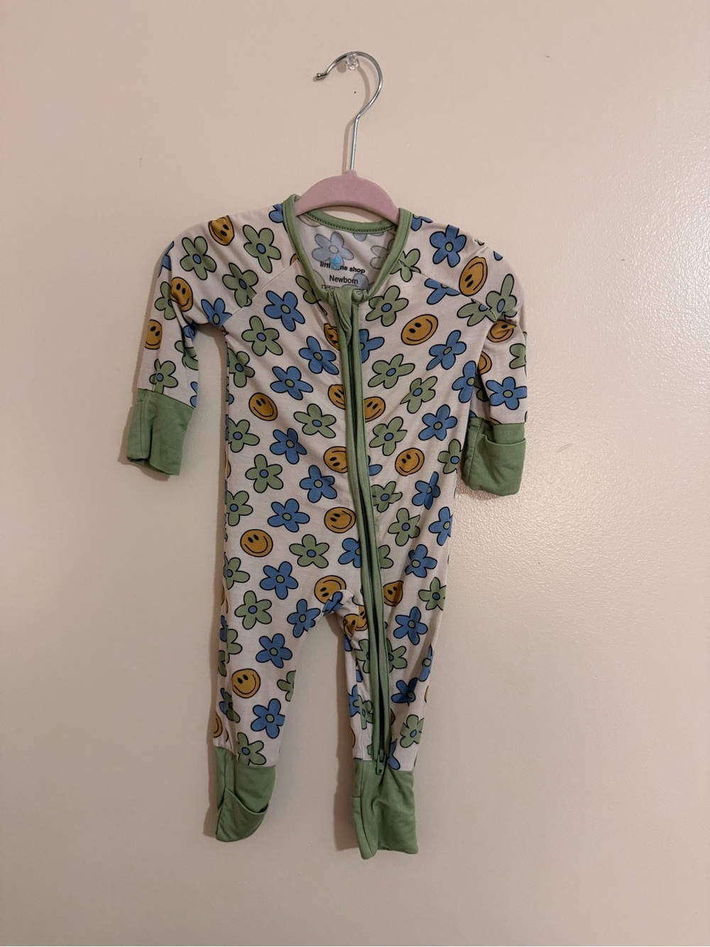Bamboo Newborn Smiley Flower Zip Footie — Green/Blue
